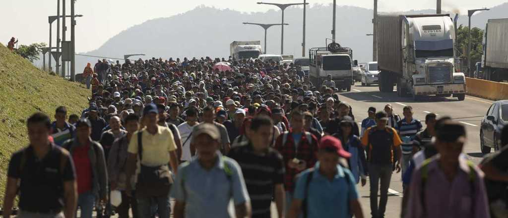 Trump podría enviar "hasta 15 mil militares" para frenar a los migrantes