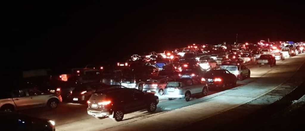 Protesta de chilenos por demoras para ingresar a Mendoza
