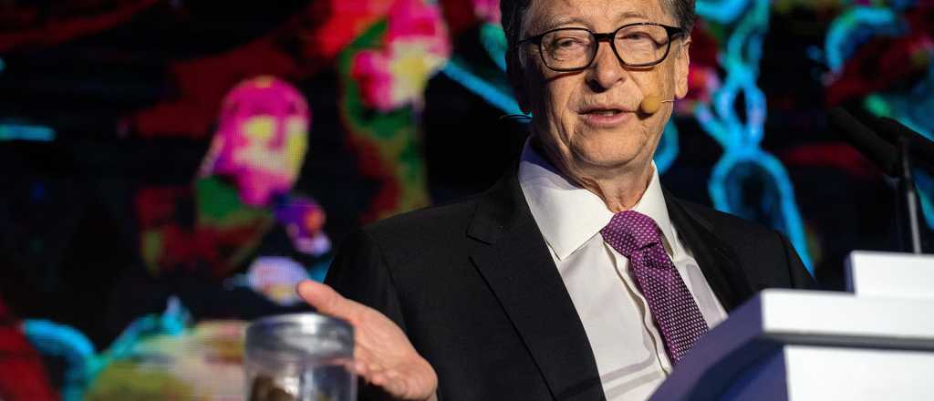 Bill Gates present&oacute; un inodoro que transforma los desechos en fertilizante