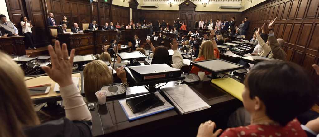 Suarez y el proyecto de "unic&aacute;mara": "El costo de la pol&iacute;tica hay que bajarlo"