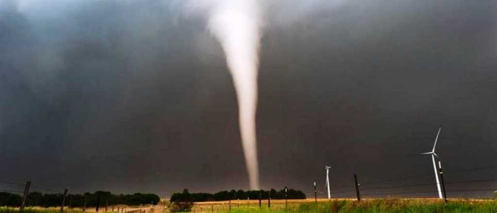 Videos: impresionante tornado azotó a Santa Fe