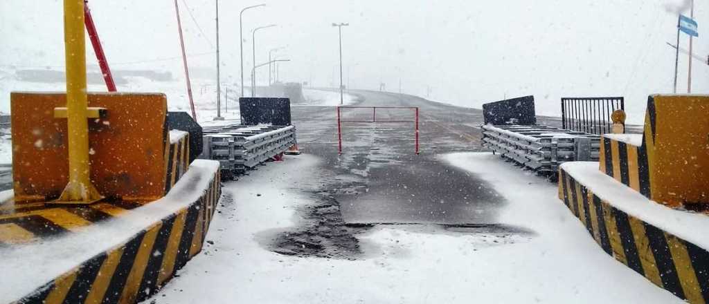 Cerraron el Paso a Chile por intensas nevadas y malas condiciones climáticas