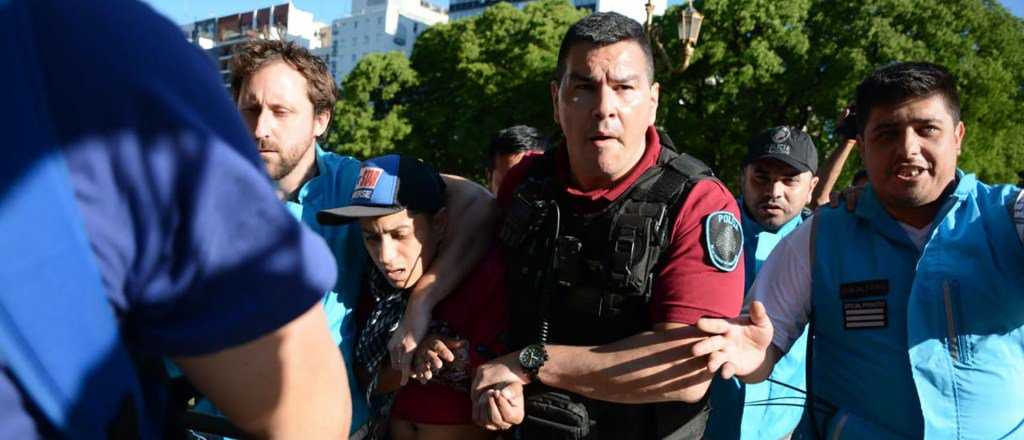 Detuvieron a dos j&oacute;venes en medio de las protestas en el Congreso