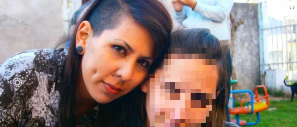 Pintadas con lenguaje inclusivo en el atentado en el cementerio de Recoleta