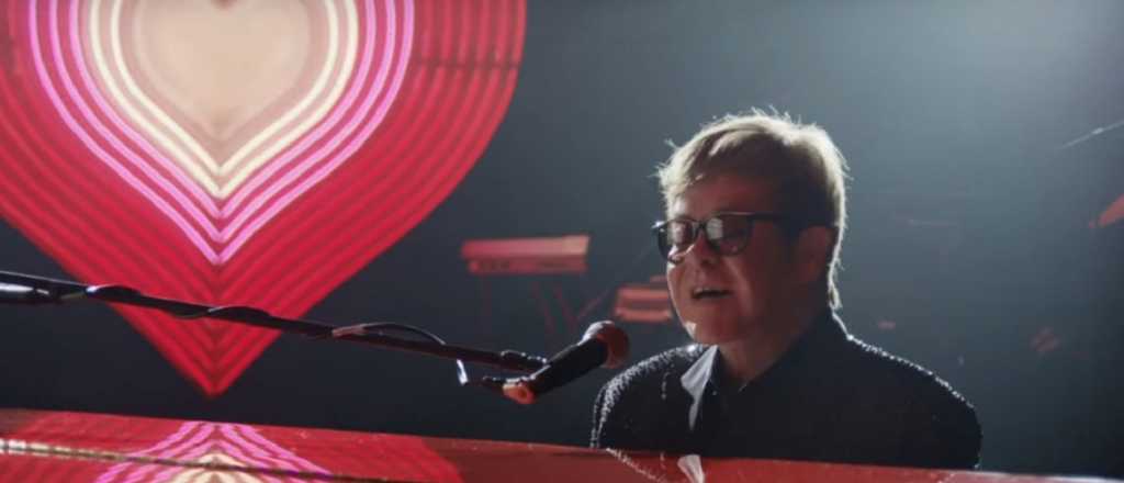 Elton John protagoniza un video navideño que te hará emocionar