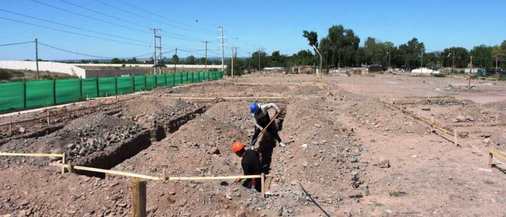 Construyen casas para relocalizar a vecinos del barrio Flores y Olivares