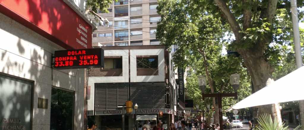 Dólar hoy: la divisa cierra la semana a $35,50 en Mendoza