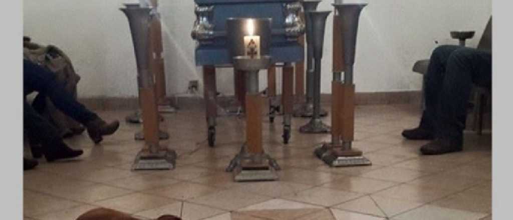 Emotivo adiós: Perros callejeros asisten al funeral de la mujer que los alimentó