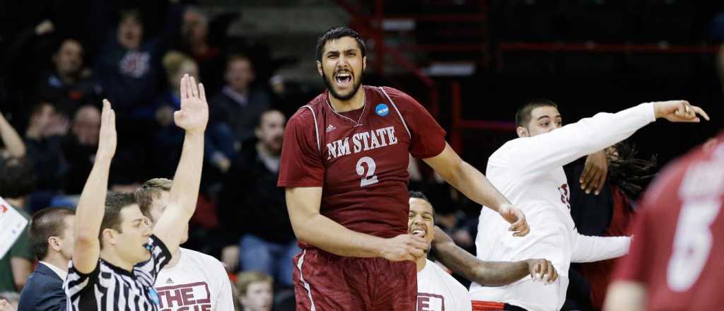 Un gigante de 163 kilos es el primer indio en la NBA