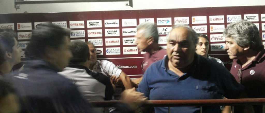 Un hincha de Lanús trompeó a un jugador tras la derrota