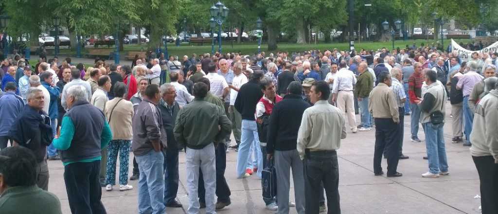 La polic&iacute;a quiere que la promesa de aumento se confirme por decreto