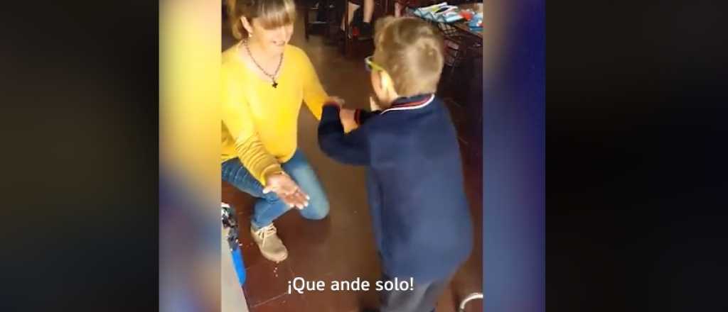 Un nene con par&aacute;lisis cerebral logr&oacute; caminar y as&iacute; reaccionaron sus compa&ntilde;eros