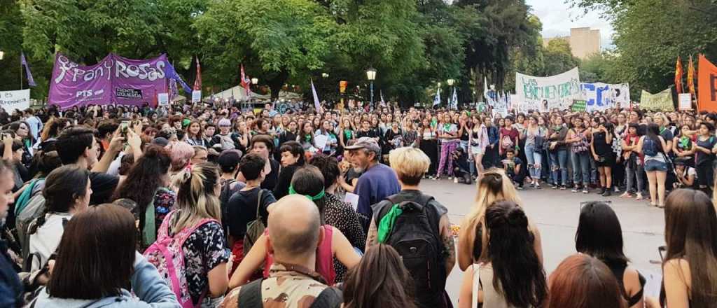 Más de 4 mil mujeres marcharon en Mendoza por Lucía Pérez