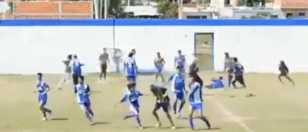 Video: batalla campal en un partido de juveniles en La Plata