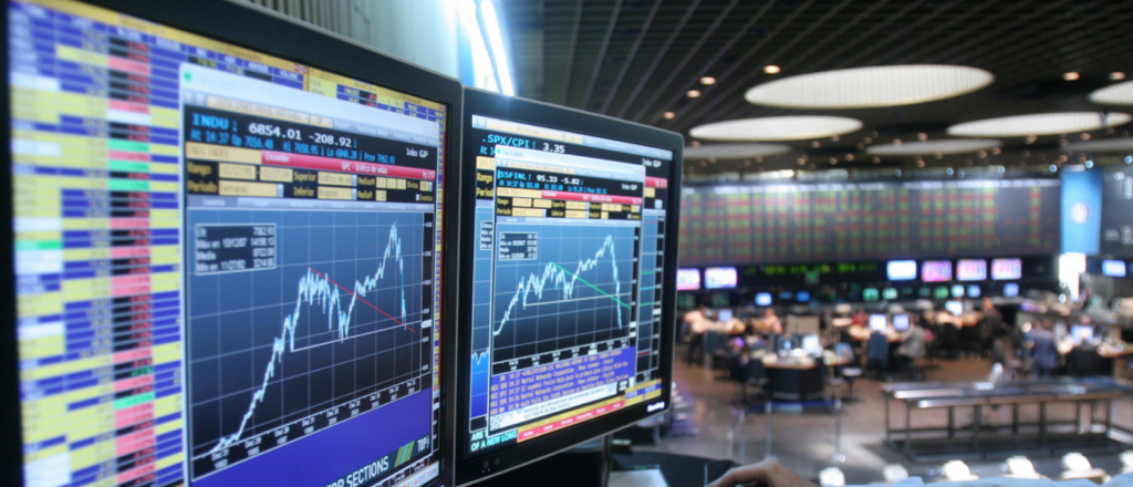 El riesgo país bajó a 947 puntos y el dólar cerró a $45,90