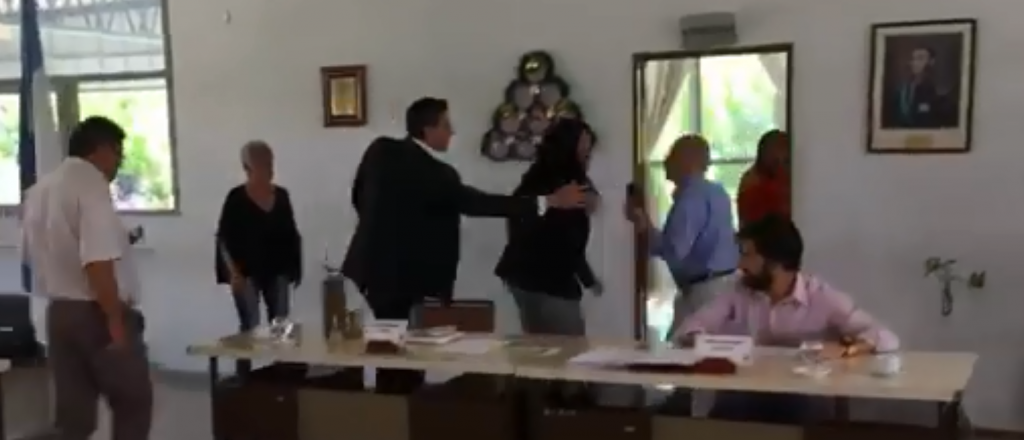 Video: escandalosa pelea en el Concejo Deliberante de San Carlos