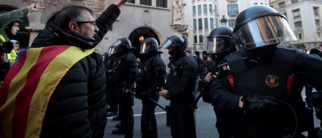 Graves incidentes en Barcelona entre policías e independentistas