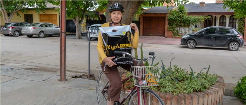 La ciclista jubilada injustamente sancionada ya tiene casco