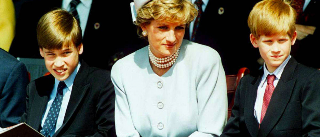 Aseguran que Lady Di les compraba revistas pornogr&aacute;ficas a sus hijos