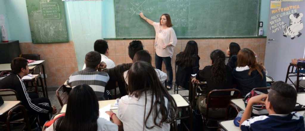 Milei propone un examen al final de la secundaria y evaluación a docentes