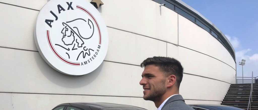 Tras dejar Boca, Magall&aacute;n fue presentado oficialmente por Ajax de Holanda