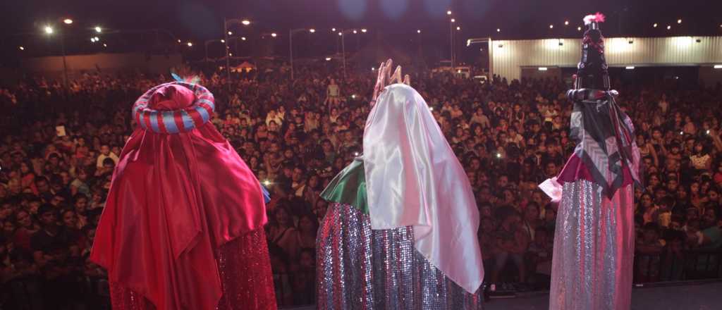 Subsistir ante la crisis: los Reyes Magos van a domicilio en Mendoza