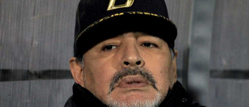 Maradona fue demorado en el Aeropuerto de Ezeiza