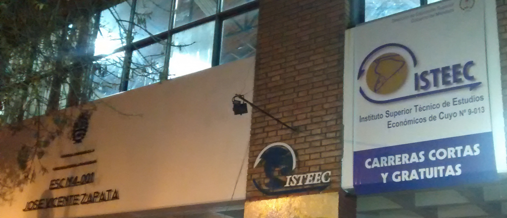 La DGE oficializ&oacute; el cierre de carreras en el Instituto Superior ISTEEC