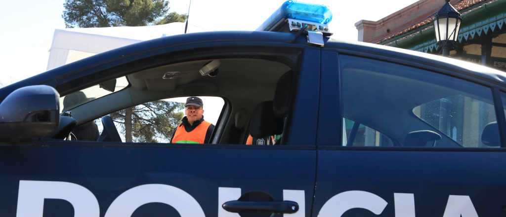 Encontraron a un policía ebrio en un auto en Rivadavia 