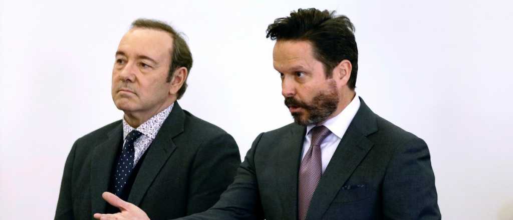 Kevin Spacey declar&oacute; por un presunto abuso sexual y qued&oacute; libre bajo fianza