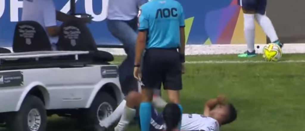 El carrito de asistencia médica pisó a un jugador