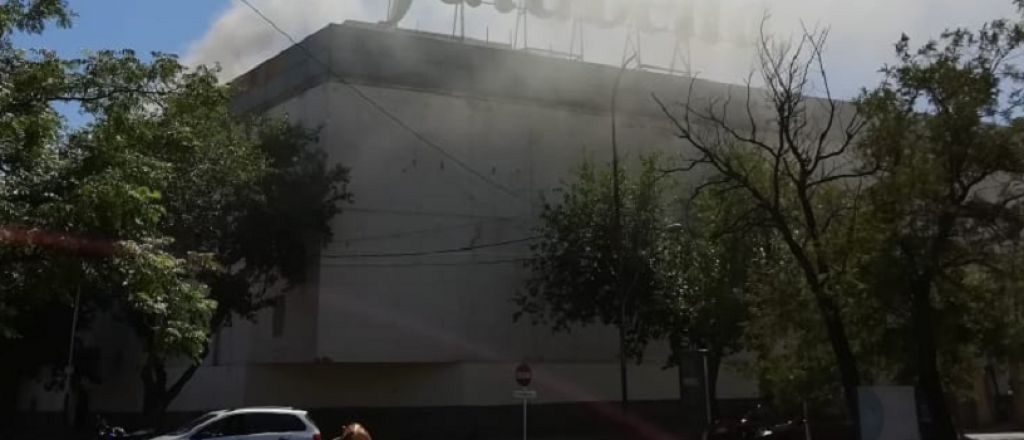 Incendio en la instalación eléctrica de Falabella en el Shopping