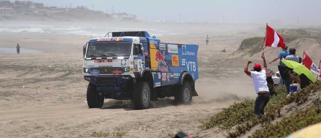 Video: lo expulsaron del Dakar por atropellar a un hombre y no ayudarlo