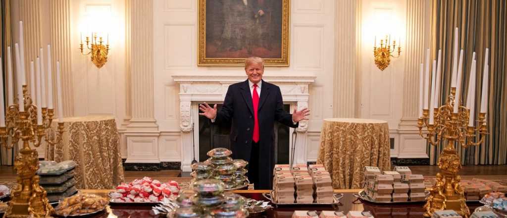 Trump recibió a una delegación universitaria ¡con hamburguesas!