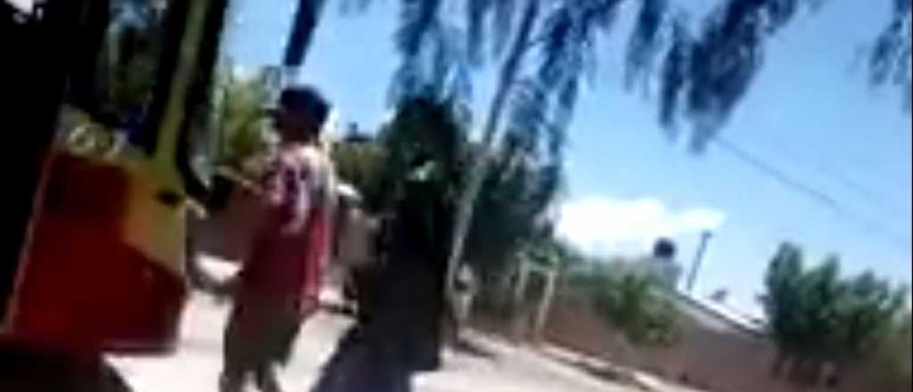 Video: dos sanjuaninos le hacen un estúpida broma a un colectivero