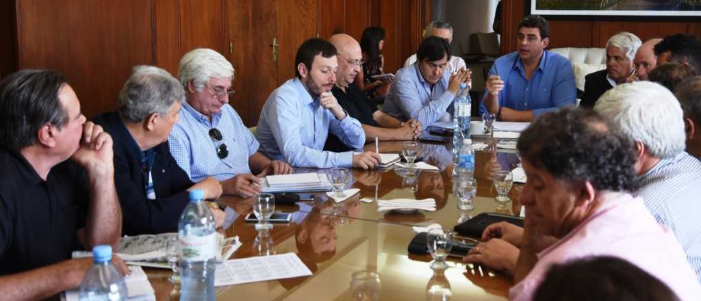 Qu&eacute; est&aacute; haciendo Cornejo para calmar el reclamo vitivin&iacute;cola