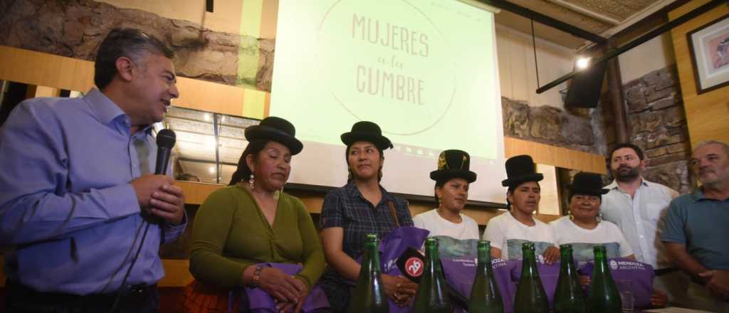 Cornejo reconoció a las cholitas que escalaron el Aconcagua