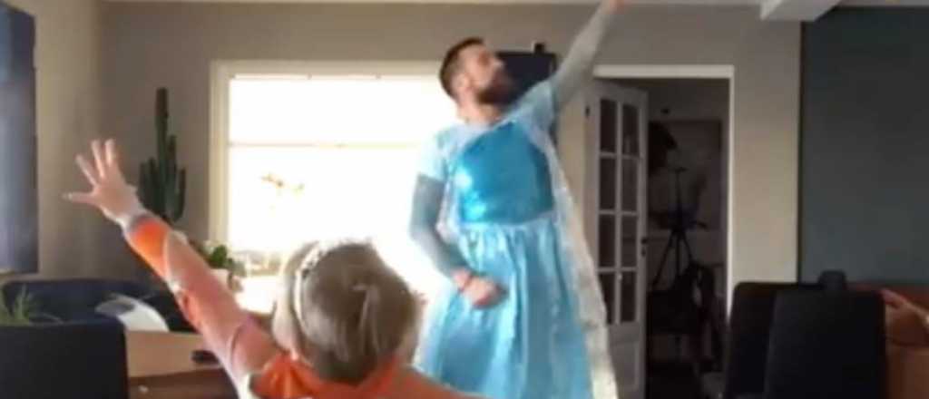 Video: padre e hijo vestidos como en "Frozen" la rompen en las redes