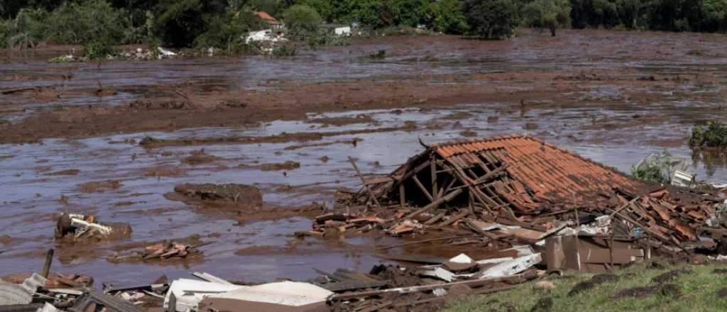 Video: el momento exacto del colapso de la represa en Brasil
