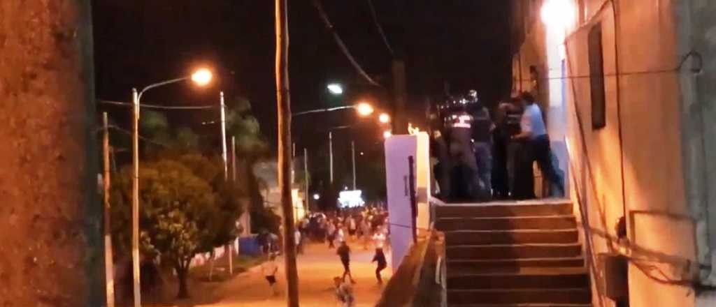 Videos: tiros y piedrazos entre policías e hinchas tras un partido en Córdoba