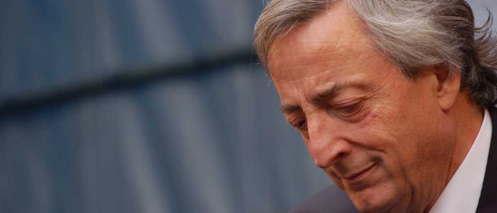 El d&iacute;a que vistieron al cad&aacute;ver de N&eacute;stor Kirchner