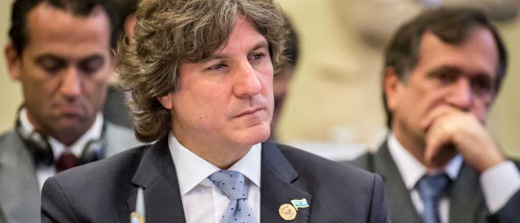 Boudou, más complicado por la compra de autos de alta gama