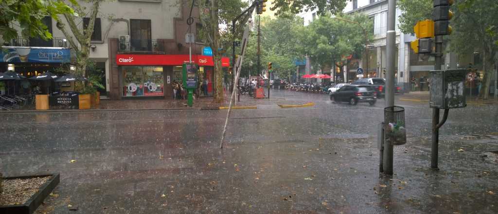 Lluvia sin fin: derrumbes en Las Heras y Godoy Cruz