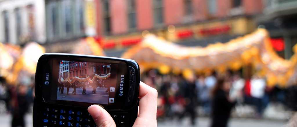 ¿Es legal filmar a un policía o funcionario público?