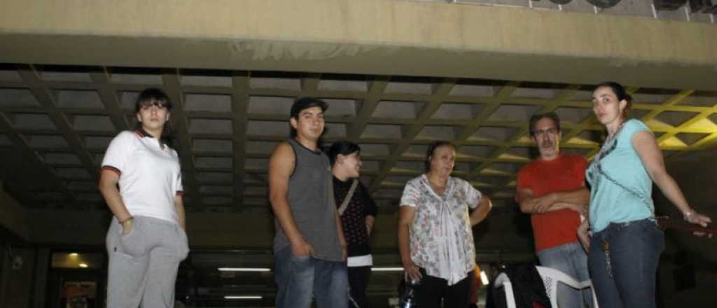 La desgarradora historia de la mujer que se encadenó en el Notti por su beba