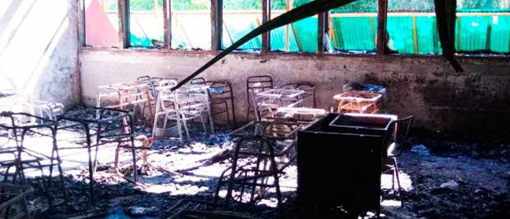 Chicos de 13 y 16 años quemaron una escuela
