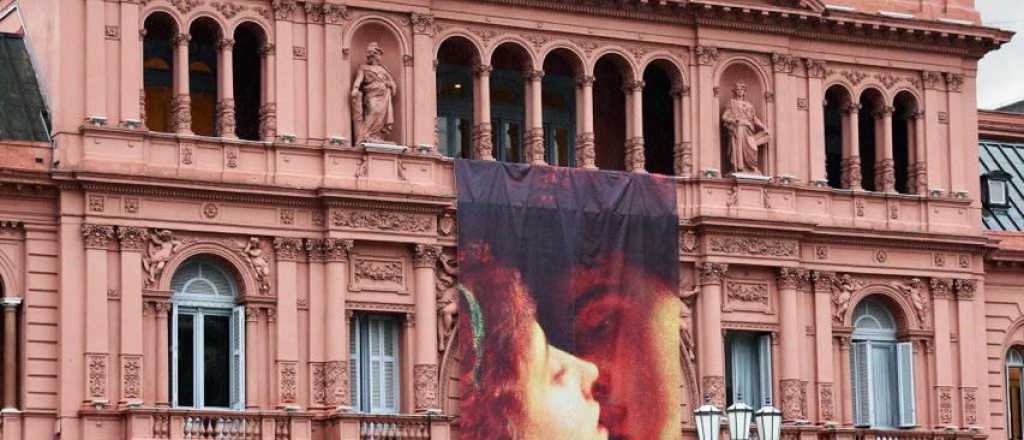 La Casa Rosada amaneció con un flyer de Romeo y Julieta