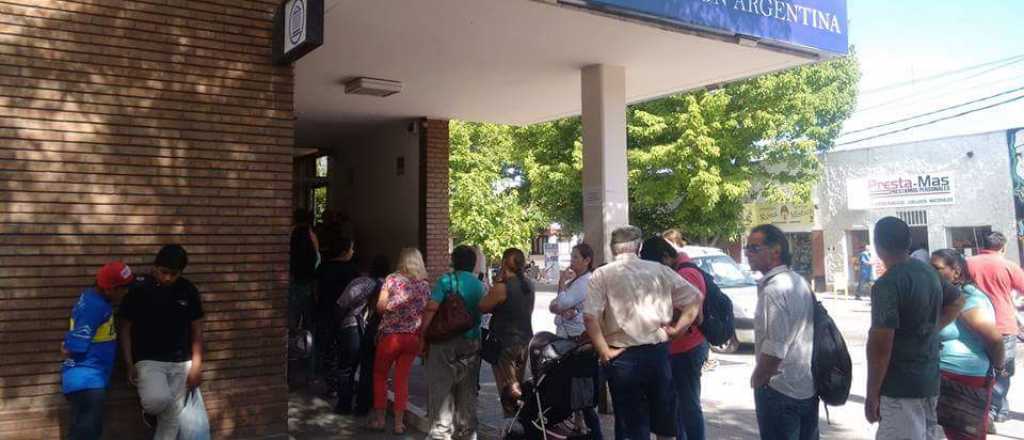Este lunes los bancos atenderán al público hasta las 15 en Mendoza