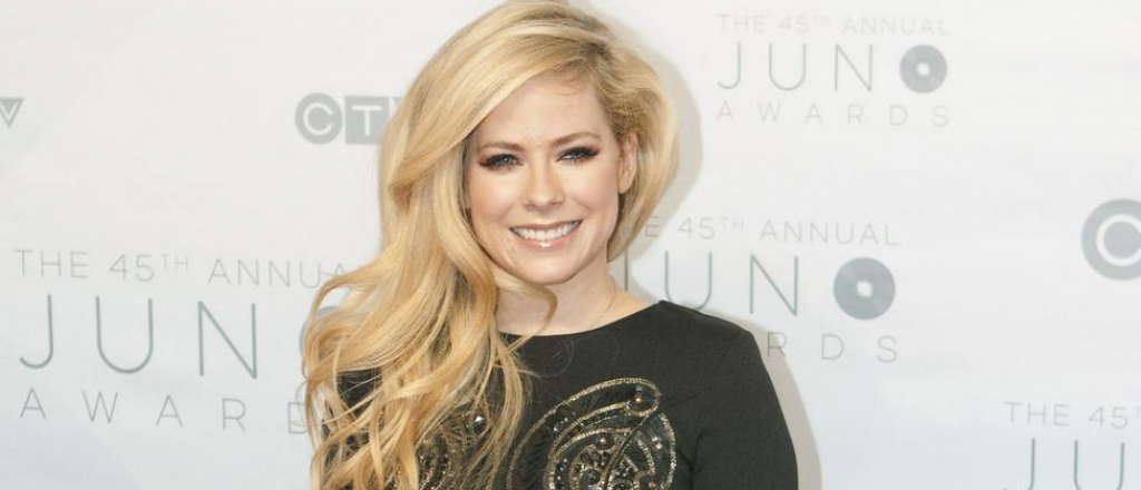 Avril Lavigne se recuperó de su enfermedad y volvió con nuevo álbum