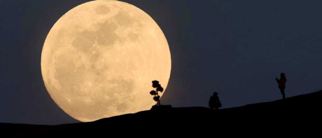 Estas son las imágenes que dejó la "Superluna de nieve"